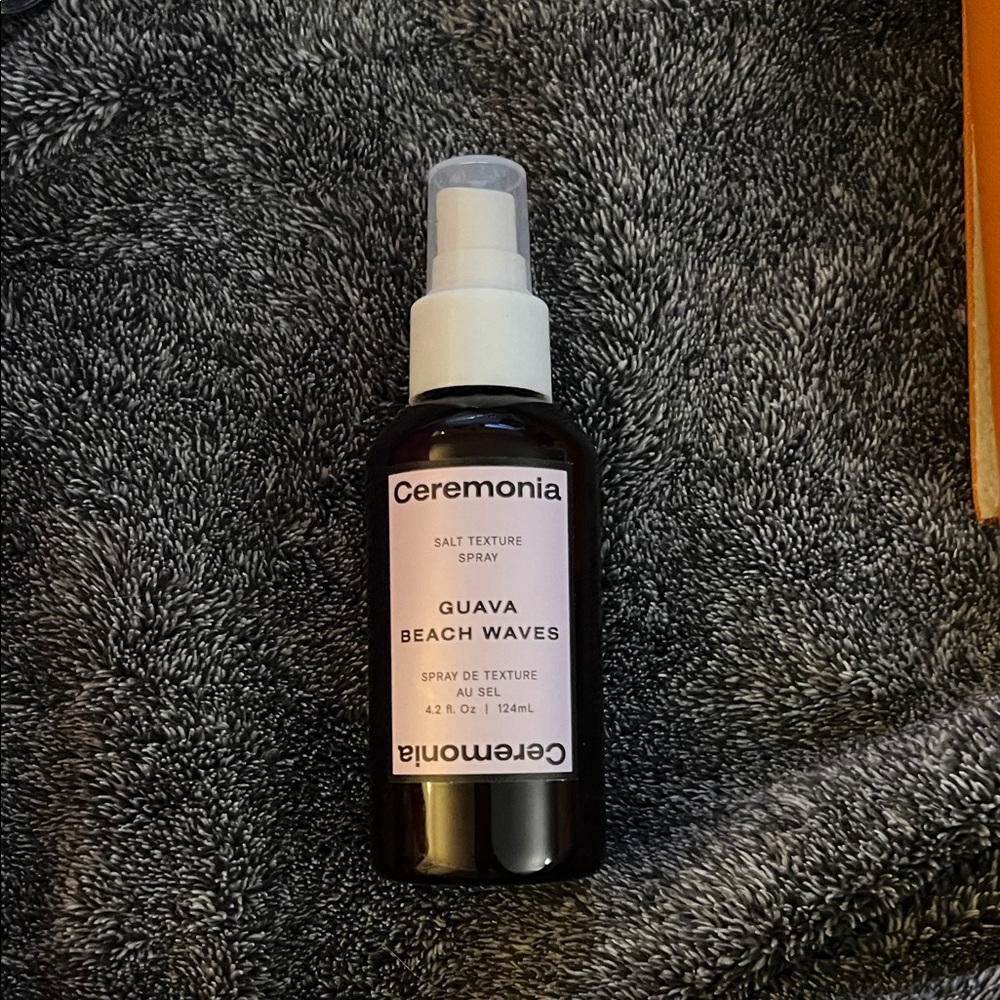 Ceremonia Guava Beach Waves Spray - Black and White